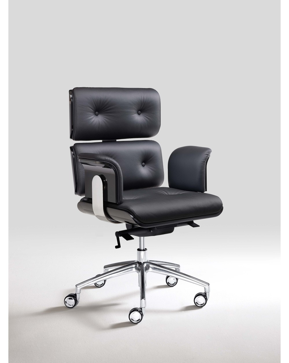 Executive Armchair Armadillo In Black With Armrests and Chromed Base