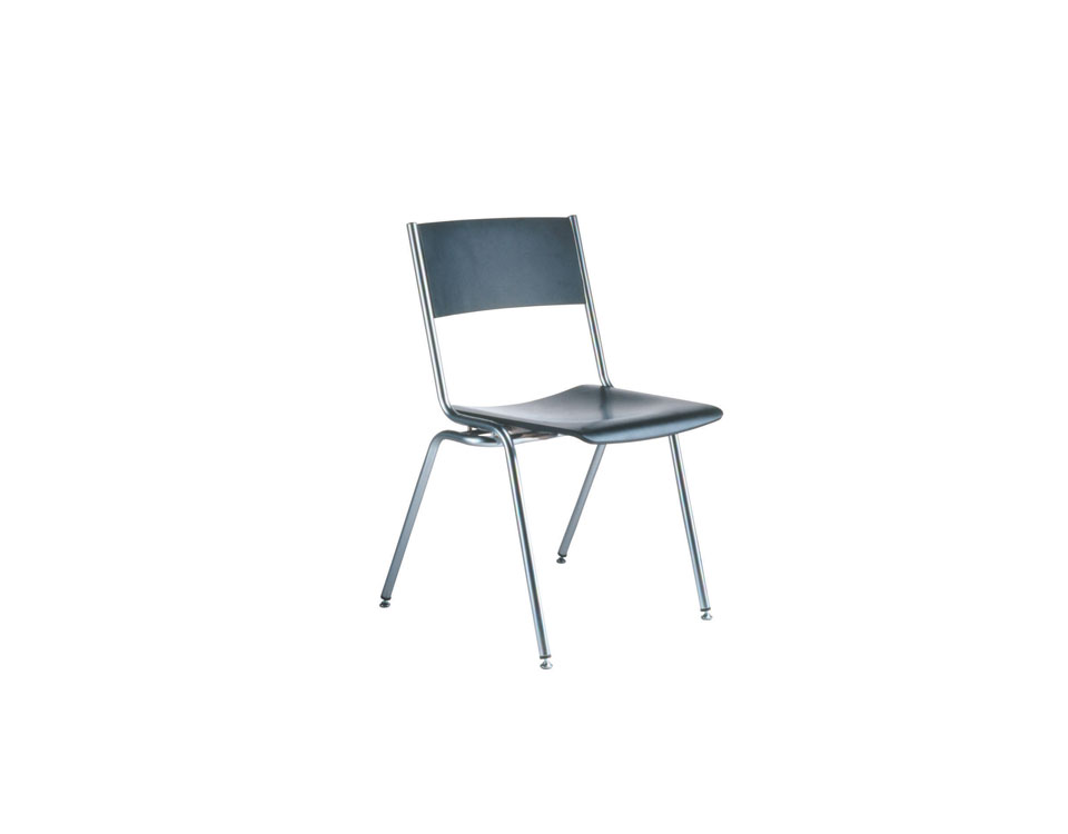 Sedie impilabili realizzate con una robusta struttura in tubo d'acciaio cromato o verniciato alluminio. Queste sedie sono sia eleganti che resistenti.