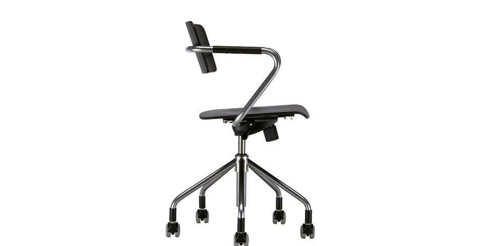 Swivel chair adjustable in height by Altek Italia Design