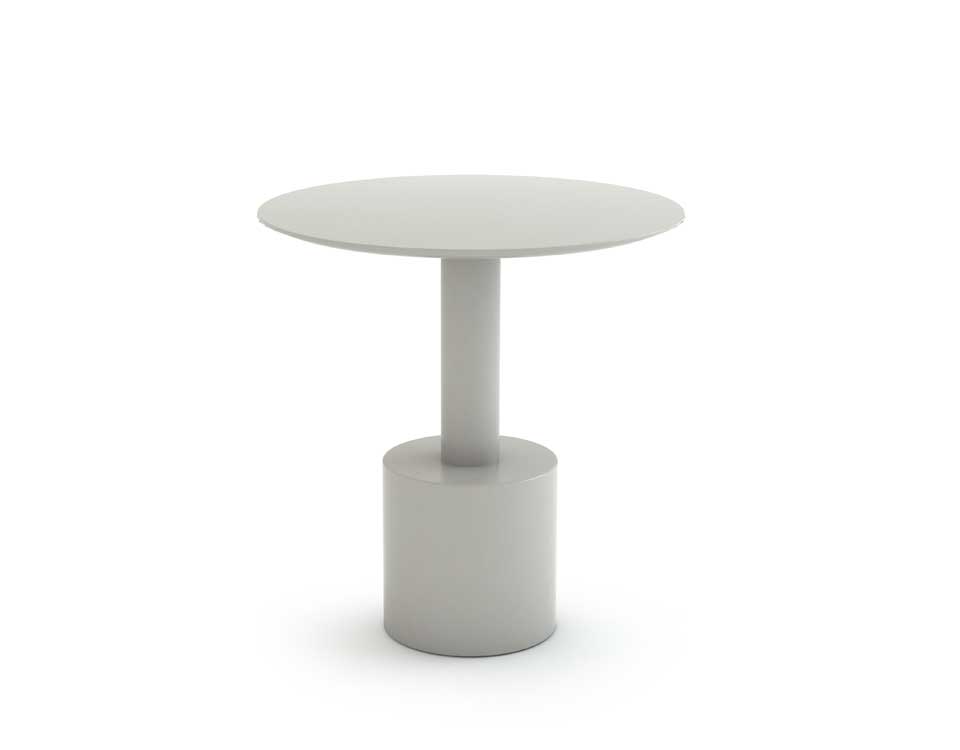 Short and high metal tables by Altek Italia Design