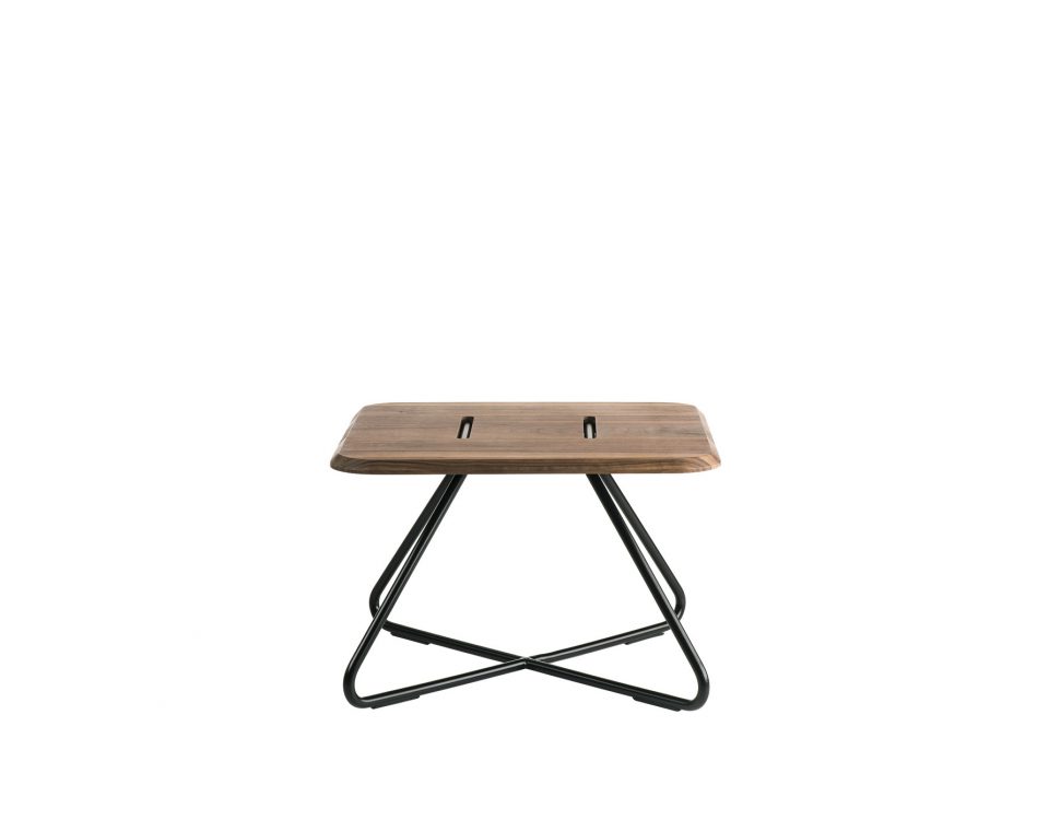 Tavolino basso con struttura in tondino d'acciaio verniciato nero raggrinzato o in altri colori Ral. Questo tavolino è un vero e proprio capolavoro di design!